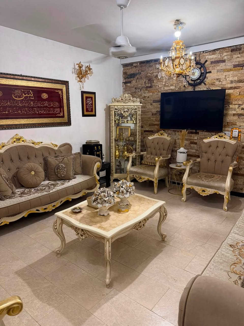 السلام عليكم
تخم تركي عشر مقاعد نظيف السعر ٩٠٠ وبي مجال
***********

