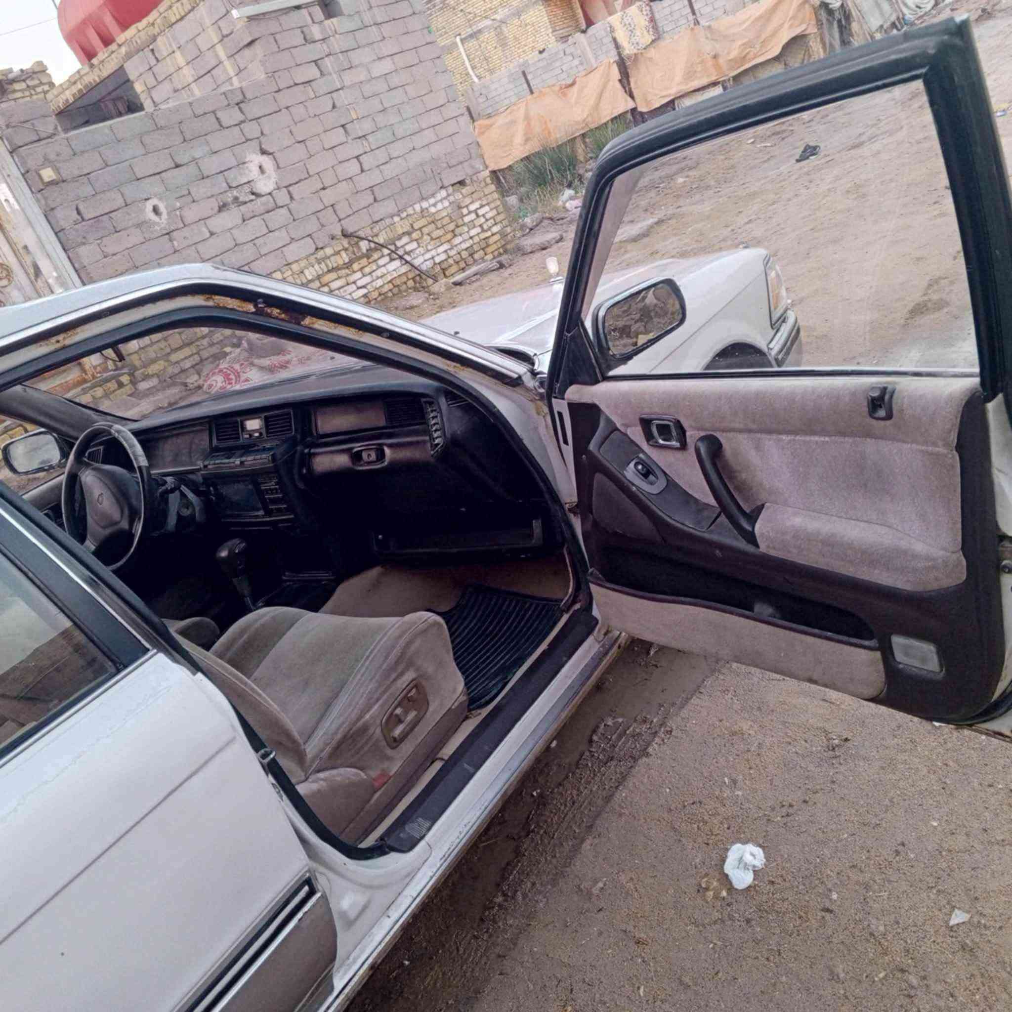 سيدان • مديل ٩٠ • مكينة مكفولة