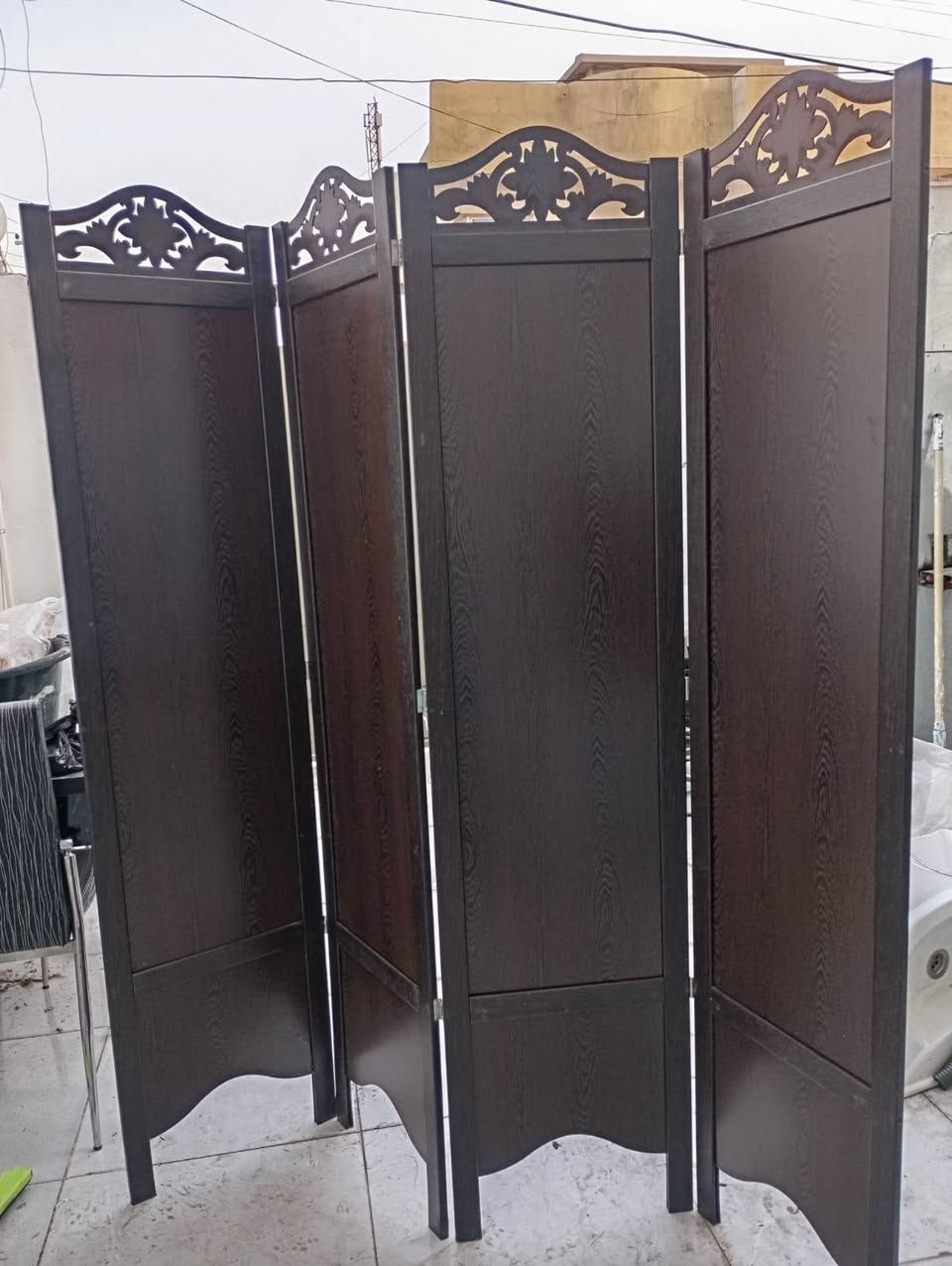 عندي غراض مطعم استخدام بسيط اسبوع بس عازله  و طفايا حرائق وميز طعام بدون كراسي   وشباك دكت ومغسله تعليك للاستفسار***********
