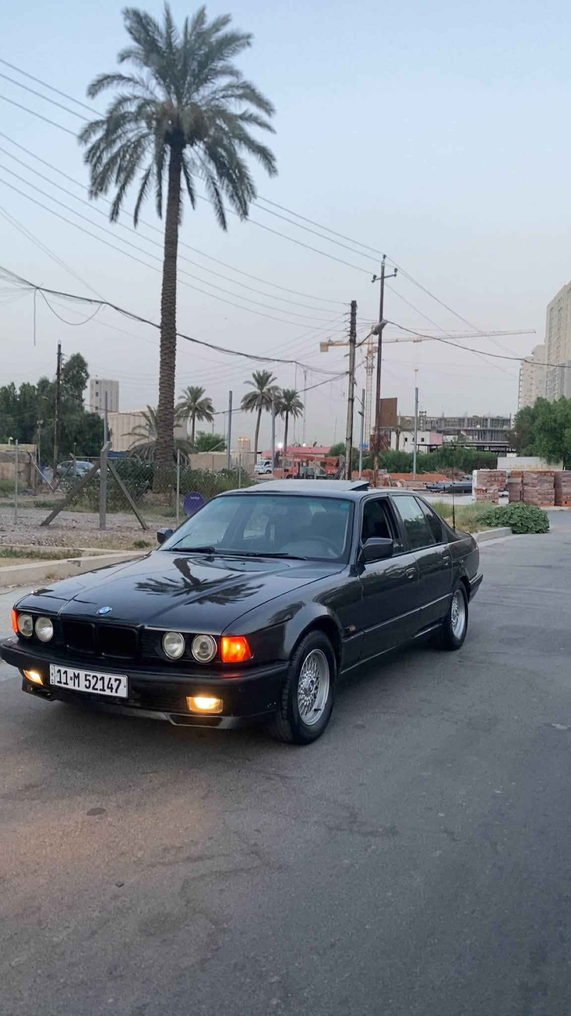 للبيع BMW 735 
موديل ٩٢ رقم بغداد الانكليزي باسمي تحويل مباشر هزه جديده 
محرك كير شغاله ١٠٠/١٠٠ 
حداديه جديده امامي خلفي 
تبريد شغال ثلج 
موصفات 
دبل ايرباك دبل كمبيوتر دبل جام 
سلايد رووف طكيتن 
داخل مخمل جديد 
بطاين سود صاج ملكي ابو الخط 
ترايش لمتد 
سكليتر كهرباء  
لايت زنون  
برده خلفيه 
ويل خليه اصلي وتخم تاير جديد 
سياره جديده. بمعنى الكلمه وعليها ادامه كامله مال جناي بدون اي نقص 
مصبوغه عام للجماليه بدون اي ضربه ولا خايس 
السعر 63$ 
للاستفسار الاتصال على الرقم ***********
مكاني السيديه حي الاعلام
