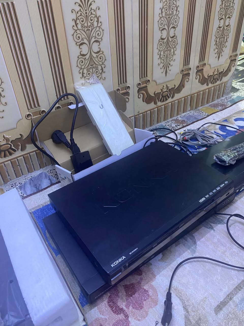 السلام عليكم
أربعه ستلايت مستعملات بس نضيفات 
و راوتر انترنت جديد غير مستعمل 
و وايرات 
سعرهن 50 الف 
***********

