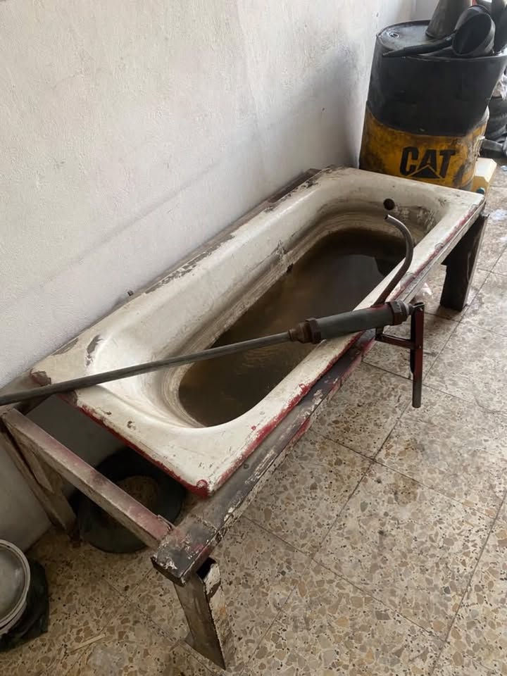 محل كامل للبيع الغراض كلهن على الشغل الخالعة جديدة ذاك اليوم جبتة بس وصخة عارضهن ب٣ وبيهن مجال مكان بغداد مدينة الصدر ***********
