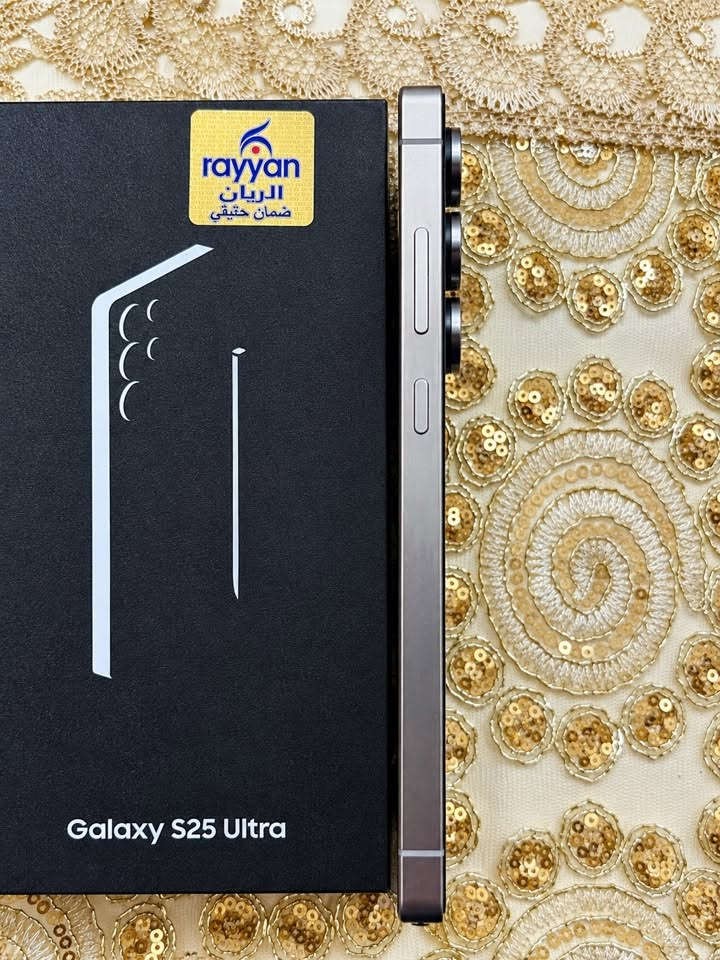 للبيع S25 Ultra ذاكرة256 نضيف كلش استخدام كلش قليل مامفتوح ضمان وتر بروف مكفول غراضة كاملة كارتون وكيبل الاصلي 
سعر مليون و150الف وبي مجال بسيط 
اتصال ***********

