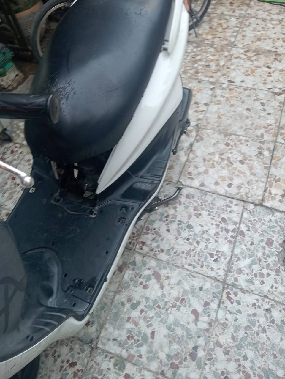 سلام عليكم دراجة سكنس نثيه البيع
***********
