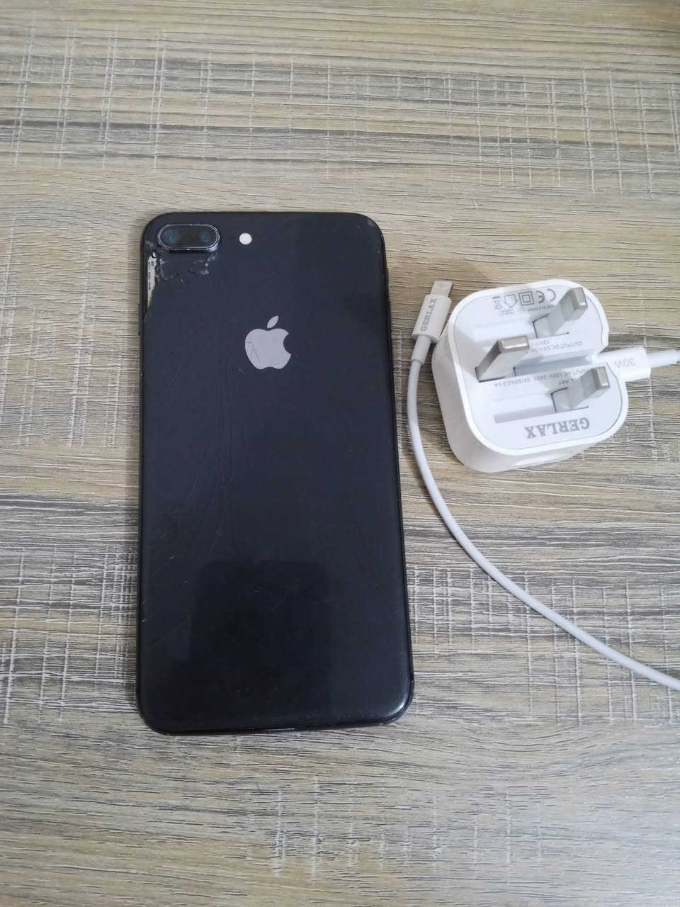 ايفون 8 plus
مبدل بطاريه اصليه قبل يومين

الجهاز بي السيم كارات واكف مرات يشتغل مرات لا وفطر صغير بالضهر

الباقي مكفول مكاني بغداد المحموديه 

***********

سعره ٦٠ ويا التوصيل لكل بغداد ويا شاحنته الاصليه
