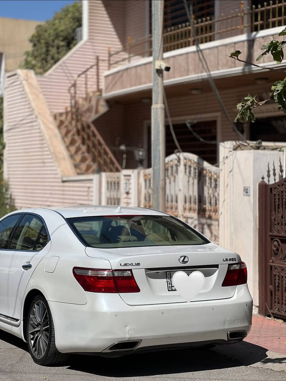مۆدێل 2008 lexus هەرهەموو گیانی بەشەرت گێڕومەکینەو کامل کارەبایاتی و تەبریدو Abs هەموو شتێکی بەشەرت سەیارەکە ساغە و محەوەر نیییە ٤ پارچەی لەسەر ساغی بۆیاخە سەیارەکە کۆدە.     مواسەفات: دەبڵ زۆنە ٤ کوشنی ساردو گەرم سوکانو ئاوێنە کارەبای و هیتەرە ڕادارە Auto Holda کامێرایە ٣ مۆدی کوشن خەزەنی هەیە برێک بەسمەیە پەردەی جامی دواوە کارەباییە ناو زەردە کوشن Vip یە دەرگاو سنوقی سەحبە(شەفتە) یەکدینار مەسرەفی تیانە تەنها 230000ڕۆشتوە.                                                          سعرەکەی90$مەجال.                                                                ڕەقەم ***********

