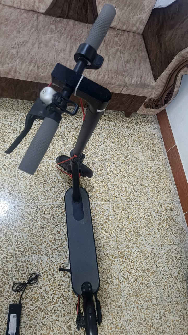 سكوتر كهربائي للبيع نضيف حيل الشراي يجي خاص او على الرقم *********** السعر 150وبي مجال
