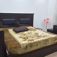 غرفة اخشاب • سرير ٢م×٢م • دولاب ٦ بيبان