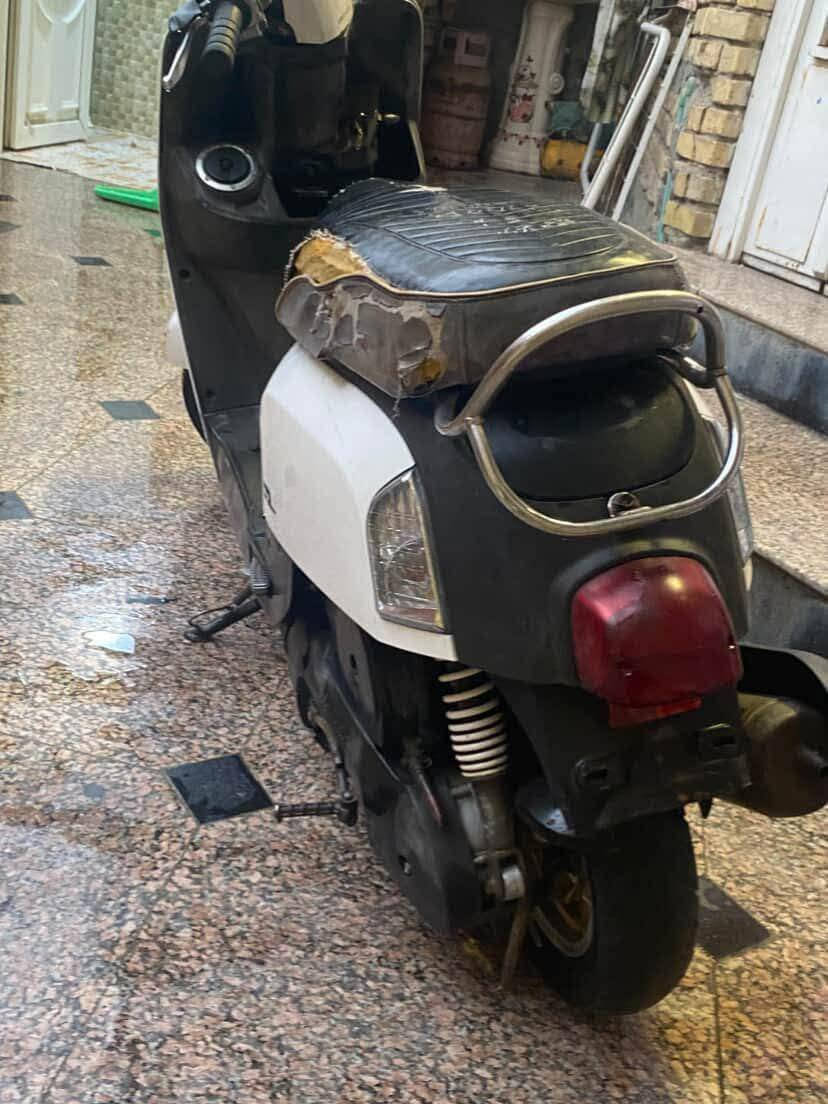 سلام عليكم دراجه بوليس للبيع
دراجه نضيفه كلش 
ما مفتوحه
وماكو اي تبديل بيها 
ومكينه خرسه
صارلها 5 اشهر من طالعه من الحاويه
نكره سلف 
هندر شغال 
اشاير شغاله 
تجي تفحص مابيها اي نقص
فقط الذيل الوره مكصوص 
السعر 1100 وبيها مجال حك الجيه
مكاني ناصريه مركز رقمي
***********
