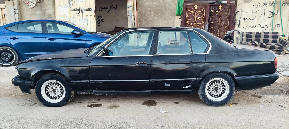 ​🚗 للبيع: بي ام دبليو (BMW 735i) موديل 1990 🚗
المواصفات والتفاصيل:

​الماركة والفئة: BMW الفئة السابعة (735i).

​الموديل: 1990.

​المحرك: 6 سلندر.

​الحالة الميكانيكية: المحرك والگير بحالة جيدة جداً.

​البدي موضح بدقة في الصور المرفقة.

​الموقع: كربلاء المقدسة.

​💰 السعر المطلوب: 28 ورقة (قابل للتفاوض البسيط )

​📞 للتواصل والاستفسار:

​رقم الهاتف / واتساب: ***********
