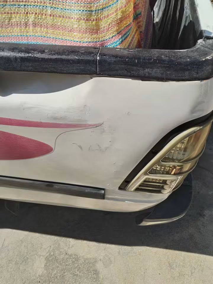 السلام عليكم بيك اب فوتون
مديل 13 السياره لاصبغ ولاضرر وشرط التحويل
صافيه من ضربه وكلشي كبل حول السياره ماشيه 64 الف 
سيارة حيل نظيفة مال بيت
للاستفسار عل رقم ***********
