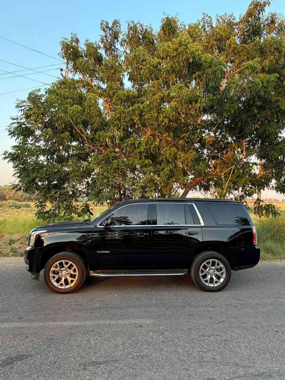 جمسي يوكن 2016 أمريكي

فئة SLT فول مواصفات

محرك V8 5300 قوي وعملي 

أوتوماتيك

دفع رباعي (44)

تشغيل بصمة + ريموت ستارت

فتحة سقف كهربائية

مقاعد جلد كهربائية مع ذاكرة حفظ

تبريد وتسخين المقاعد الأمامية

شاشة وكالة كبيرة

نظام Bose الصوتي الفاخر

Apple CarPlay + Android Auto

كاميرا خلفية + حساسات أمامية وخلفية

. تحكم بالسكان + مثبت سرعة

باب خلفي كهربائي وجلاق 

إنارة LED

ويل وكالة

. صف ثالث كهربائي

مكيف أمامي وخلفي ثلاثي المناطق)

نظام مراقبة النقطة العمياء

نظام التحذير من مغادرة المسار

نظام الثبات الإلكتروني + ABS

وسائد هوائية كاملة

قاصة

ثلاجة
وبعد يجي بيه هواي مواصفات SLT معروف 

________
سياره دخول جديد 

ملاحضة بيها الجنطه مبدله بلادي نفس لون والبنيد بيها جراد 
كلير غير مفحوص

السعر 295$ وبيها مجال للشراي

. *********** 
مكاني بابل حله
