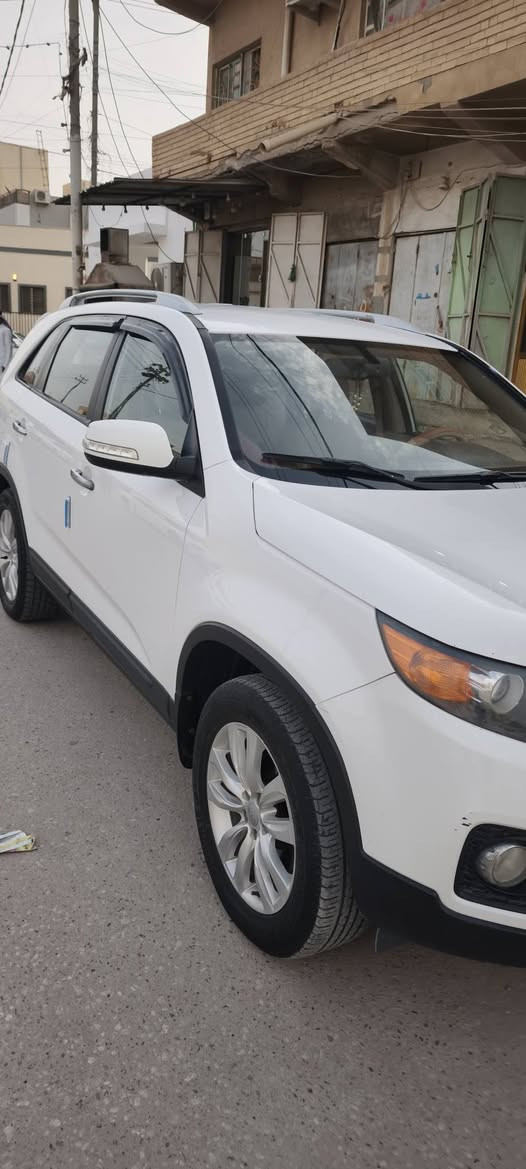 كيا سورنتو 12 خليجي محرك 2400 دوش باسمي رقم بصرة سيارة نظيفة مال بيت ما متعوبه مكفولة من الضربة والبارد والصبغ ماعدا صبغ الي مأشر عليه بالصورة تدفئة وتبريد ثلاث قطع ثلج دواخل السيارة گلش نضيفه بلاد السعر 140 $ موبايل  *********** بصرة قضاء القرنة .
