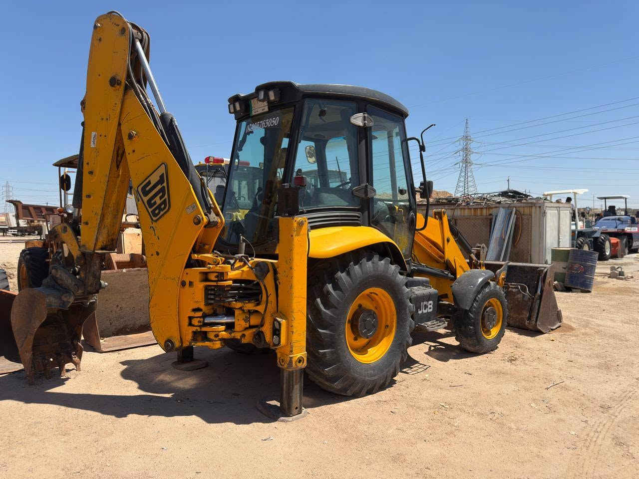 حفارة JCB • موديل ٢٠٠٨ • نظيفه