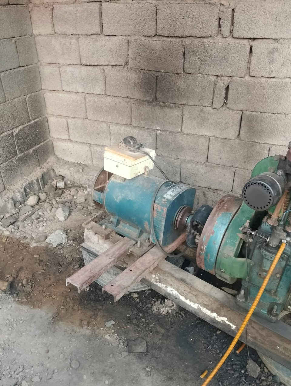 السلام عليكم مولد للبيع جاهز هندي مولد مقفول محرك 10 والمولده 7.5 كيفي مولد ما مفتوح البلاد مكان ديالى انت اتصال الرقم ***********
