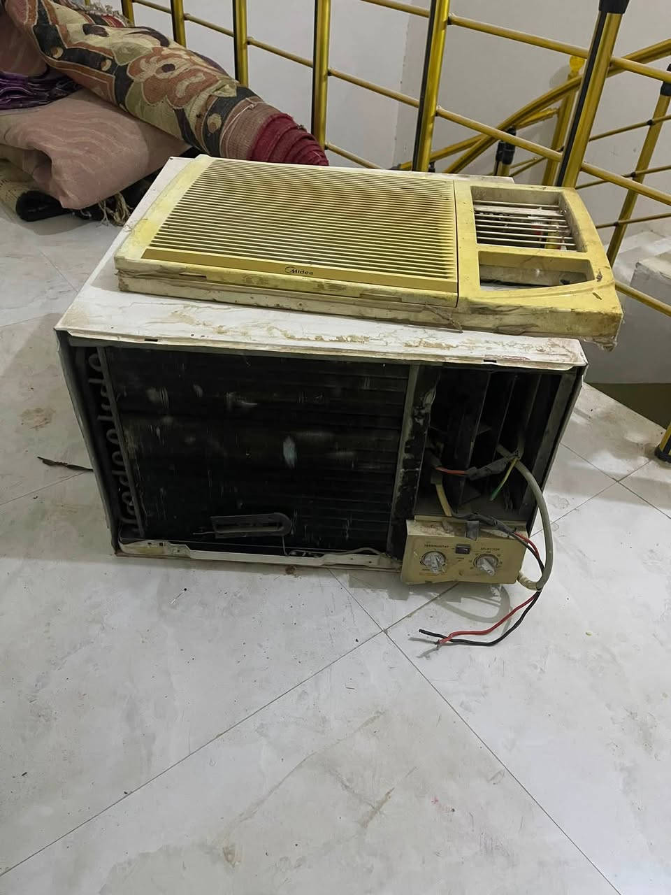سلام عليكم البيع هذني الغراض سبلت وغساله ومكيف كلهن نضيفات عنواني كربلاء الحر بوبيات رقمي ***********
