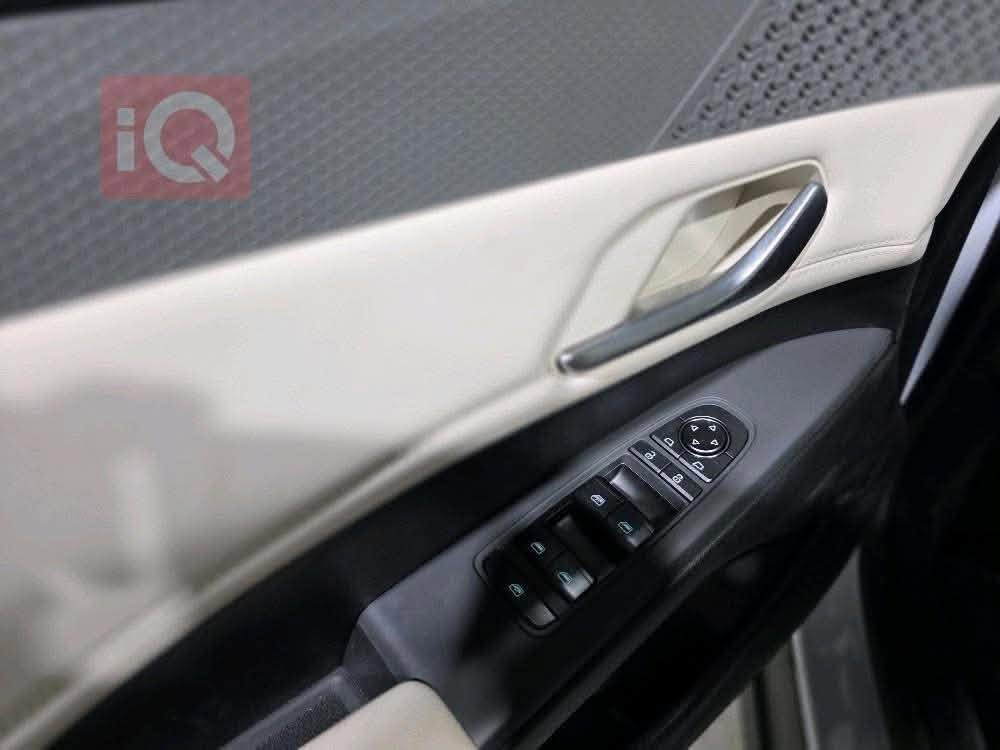 بي واي دي  BYD Qin Plus   داخل أبيض 

✅✅سنة الصنع 2025  زيرو زيرو
✅✅حجم المحرك 1500cc 
✅✅بطاريه ليثيوم شفرة byd 
سيارة سيدان مدمجة بنظام هايبرد PHEV 
✅✅تجمع بين محرك بنزين هايبرد   بلكن ومحرك كهربائي
✅✅ بطارية ليثيوم شفرةbyd تدعم الشحن السريع
✅✅ شاشة   إنش بنظام ملاحة وتحديثات OTA
✅✅ نظام صوتي بـ6 مكبرات صوت + ميزة الكاريوكي
✅✅ حساسات وكاميرا خلفية – مثبت سرعة – مقاعد جلد 
✅✅ تصميم خارجي عصري بمصابيح LED ومقصورة عازلة للصوت
✅✅اوتو ستوب
✅✅حساس خلفي 
✅✅اوتو هولد AUTO HOLD 
✅✅هند بريك بصمه 
✅✅تشغيل السياره بصمه مع
 كارت دخول ذكي
✅✅مقاعد جلد 
✅✅لايت زينون 
✅✅لد نهاري LED
✅✅بك لايتLED
✅✅3انضمة للقيادة 
✅✅مانع تزحلق
✅✅مثبت سرعه  Cruise 
✅✅تشغيل عن بعد 
✅✅شاشة ذكية
✅✅ سعة الخزان 65لتر   اتمشيك 2100 كم 

شركة الفرس الابيض لتجارة السيارات 
 معارض البياع -الشارع الاول المميز - مقابل كراج البياع. 📍

للاستفسار الاتصال على الارقام :او المراسله واتساب📞📱

☎️***********
☎️***********
☎️***********
☎️***********

نص مكتوب في الصور:
- IQ