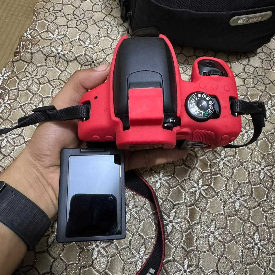 السلام ؏ـليكم
مكلف بالنشر 

كامره كانون D800 نظافه 100‎%‎ 

عدسه 70-300جديده 

شرط الفحص 

متوازي على فـلــــوس…(💵) ورايد ابيعها 

سعرها 375الف 

توصيل متوفر الى جميع المحافظات

المو شراي ليخابر لان متوازي على فـلــــوس…(💵)
للتواصل وتساب او اتصال 
***********
