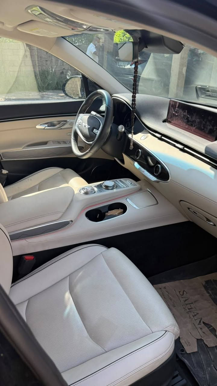 ‏ Genesis GV70 سبورت برستيج اعلى فئة
الموديل 2024
المحرك 2500 تيربو 
عداد المسافة23000 
الضرر تبديل بابين جهه اليمنه 
المواصفات فول 1/1 

1. شاشه 
2.تشغيل عن بعد  
4. حساسات خلفي امامي
5. كشنات كهرباء
6. كشنات جلد ابيض 
7. صندوك كهرباء شفط
8. كير ماوس 
9. هيترات بالكشنات حار بارد
10.فول تحكم 
11. رادارات 360
12. مري شفط 
13. ترحيب شعار جنسسز عن الاقتراب
14. هندي بريك بصمه
15.بصمه 
16.بصمة ابواب
18.تحديد مسار
19. كشن 3 وضعيات ميموري
20.لايتات لد 
21.بكلايت لد
22. رادار امامي
23. اوتو هولد 
24. شفتات بالاستيرن
25. هيتر بالاستيرن 
26. شحن وايرليس 
27. استيرن كهرباء
28. ماوس تحكم الشاشه
30.دمام صوت 
31. قطعتين تبريد
32 . هوك خلفي 
السيارة  رقم بغداد شهداء
السعر 30.000$ وبيها مجال بسيط
رقم ***********
