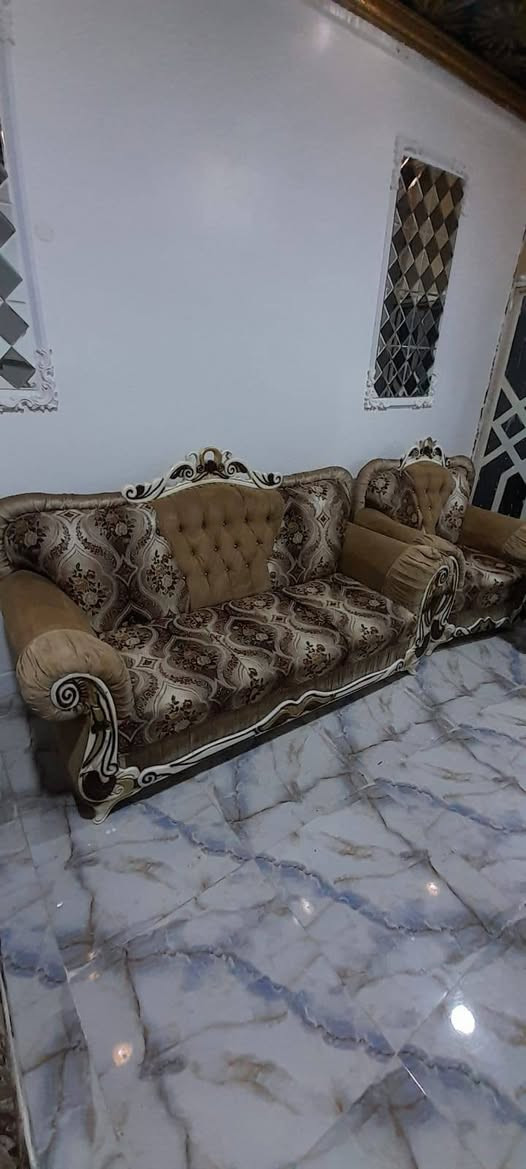 قنفات مستعمله نظيفه ٣ كبار و٢ صغار
السعر ٦٠٠ الف
العنوان بصره ياسين خريبط 
تلفون ***********
