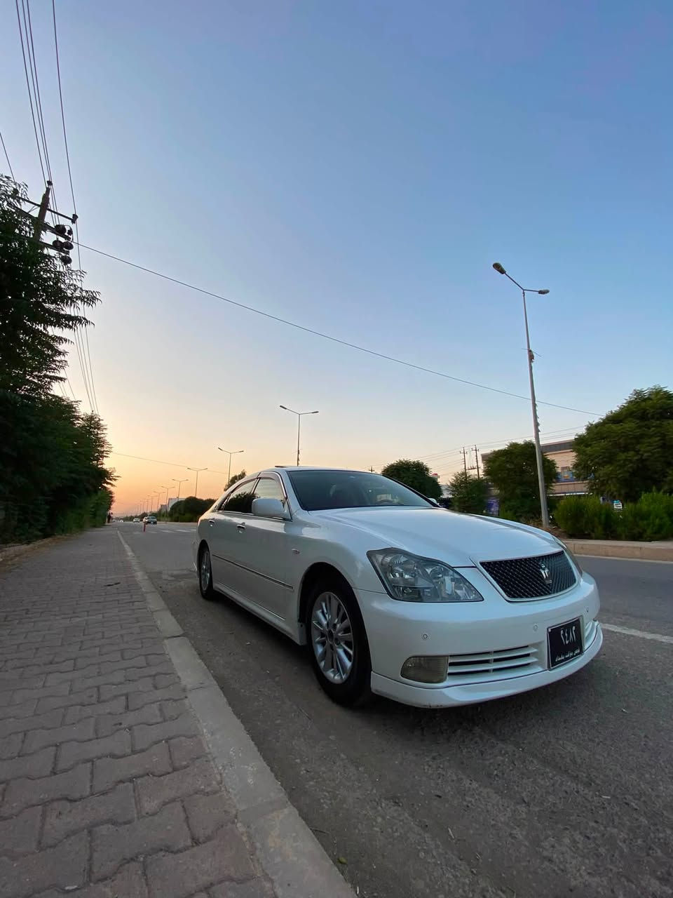 توێتا کراون شاهینە  ساغ 2005 سپۆرت
3 دوگمە 
فول سڵاید 
جام ڕەش بیلاد
182گەورە بەگەورە 
سەیارەکە وەسفی ناوێت لە چاکیو بێعەیبی 
لەداغڵ بونەوە تايستە یەک دەسە لایخۆمە 
کۆدی بۆنەکراوە
هەر چوار دەبڵو تایەکانی کراوەن بەڕۆیاڵ 
ليخوڕینی زۆر نەرمە 
بێ بۆیاغ یەک پارچەی گۆڕاوە بۆ بیلادی
 ئەو روپی بێدەعم جەمەلەغی پێش سایەق

سـعـر : 84مەعامەلە گۆڕینەوەش ئەکەم لەگەڵ موسی جوان 

گێر و مەکیەنەی بەشەرت 
هیچ کێشەیەکی تێدا نییە 

ژمارەی خاوەنەکەی 
***********
