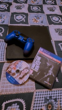 بلي 4 كامل ملحقات ولعبيتن tha last of us و gta5 وحساب بي 10 لعبات بسعر...