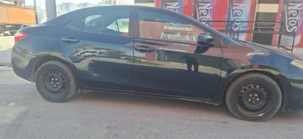 Corolla 2018
***********
كير و مكينة نظيف
3 قطع صبغ بدون دواخل
برشوتات سليمة
بيها ملا

نص مكتوب في الصور:
- FAST CARS العراق دهوك
- FAST CARS