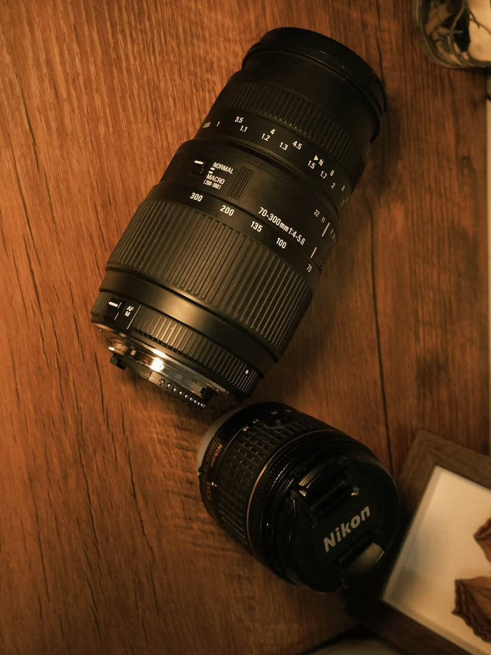 نيكون D5300 للبيع استعمال بسيط 
نظافة 90%
شغالة 100% وما بيها اي عطل
ما مفتوحة ولا داخلة صيانة
وياها 
عدسة Nikon 18-55mm VR الأصلية
عدسة Sigma 70-300mm Macro
بطارية و شاحن اصليات
رام 32

واتساب  ***********
