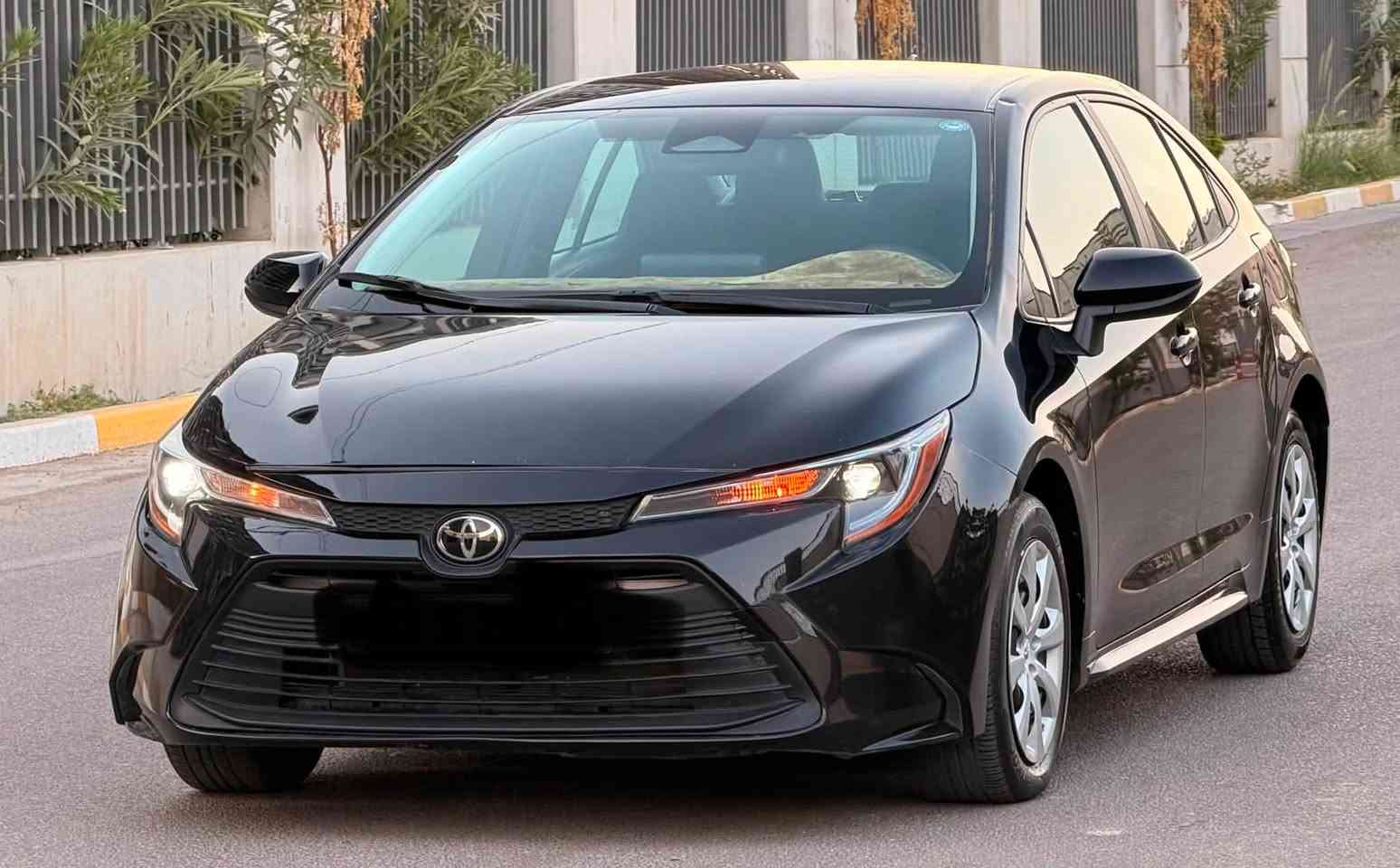 السلام عليكم 
كورلا 2023 le مكينه 2000 ماشيه ٢٠ فول تحكم سترين رادر امامي خلفي جانبي ٤ منافذ شحن شاشة كبيرة حادثها جاملغ وبنيد ايرباك ستيرن راجع سستم واجة بيها كلير من امريكا جاملغ خلفي رقم أربيل جديد 
السعر ١٢١ وبيها مجال 
***********
