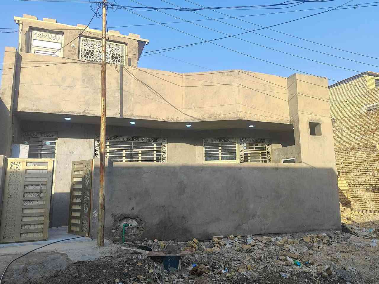 بيت للبيع زراعي كرارة الزعفرانية نهاية الاربع شوارع فرع سكلة الركابي غرفتين نوم واستقبال ومطبخ صاله كبيرة المساحه 120متر الواجهة 10والنزال12طابق واحد.  سند 35مشمول بالتمليك ***********
