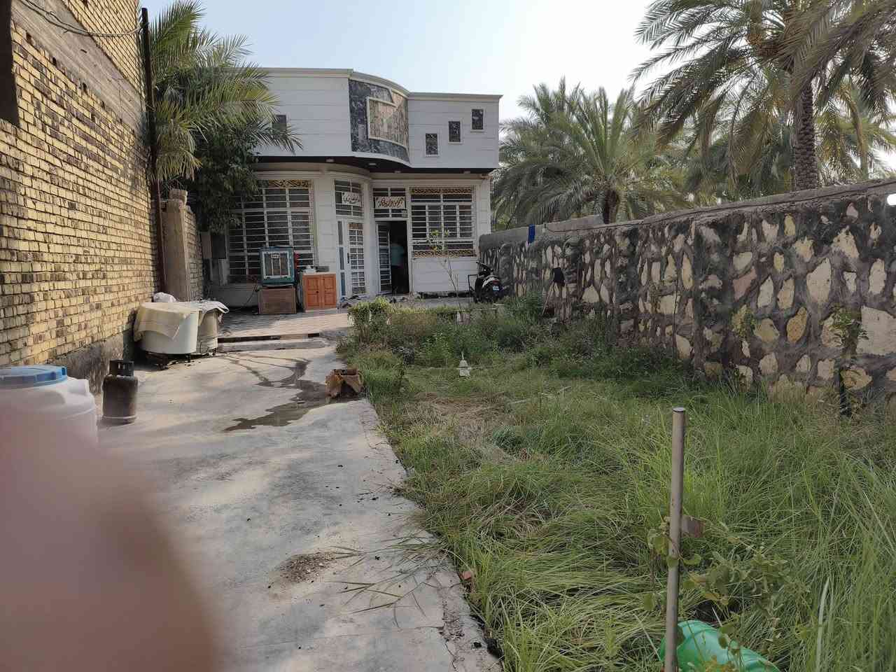 بيت للبيع حله زوير شارع مخبز علوش مساحه ٣٨٥ متر يتكون من استقبال ومطبخ وهول وغرفتين نوم ومجمعات صحيه داخل وخارج وحديثه وكراج كبير ثاني فرع عن الشط السعر ٢٠٠ بي مجال ***********
