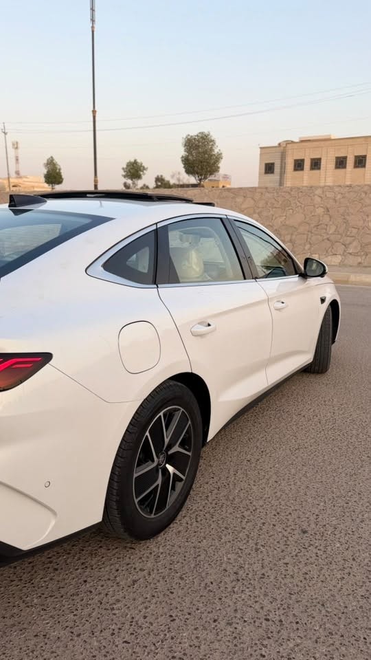 السلام عليكم
اليوم وفرنا الكم السيارة المفقوده من السوگ
BYD Qin L
سياره فول فول مواصفات فلاكشب اعلى فئة 
السياره مكفوله من چكه الابره شرط فحص السونار 
السياره ماشية 7000 على المحرك 5000 على الكهرباء 
المواصفات:
سيارة فتحتين سقف 
داخل ابيض المميز والمرغوب والمفقود 
رادار أمامي جانبي عدد 
حساسات امامية خلفية 
١٣ كامره
ركن ذاتي 
قيادة الالية 
تبريد امامي خلفي منفصل 
تحكم ستيرن + شفتات 
مري هيتر + تعتيم 
٥ وضعيات قياده 
اوتو وهولد + نقطة عمياء + اوتو بريك
سايد بريك بصمة + مثبت سرعة 
بصمه تشغيل عن بعد 
سقف كنتارا ابيض 
شاشة عرض داتا شو 
١٣ سماعه+مكبرات 
السيارة بيها مواصفات ما تنعد 
السيارة رقم اربيل بأسمي تحويل ثاني يوم 
 مكان السيارة الانبار الرمادي 
السعر المطلوب:(27,800,000دينار) بيها مجال بسيط 
رجاءًا السيارة جديدة ومتعوب عليها لحد يقارنها بالمهجومات 
للاتصال: *********** متوفر واتساب
