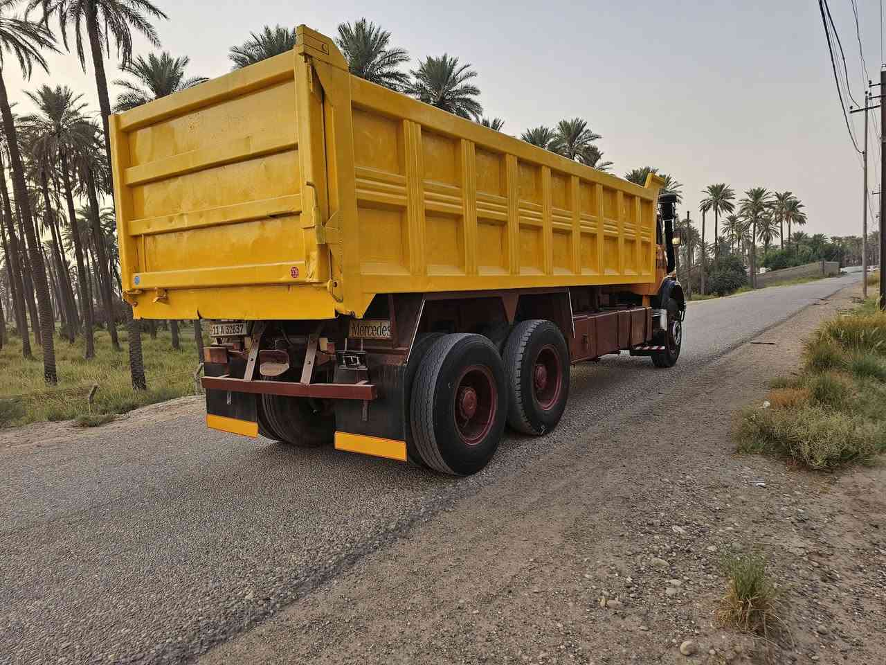شاحنة • بدون تفاصيل