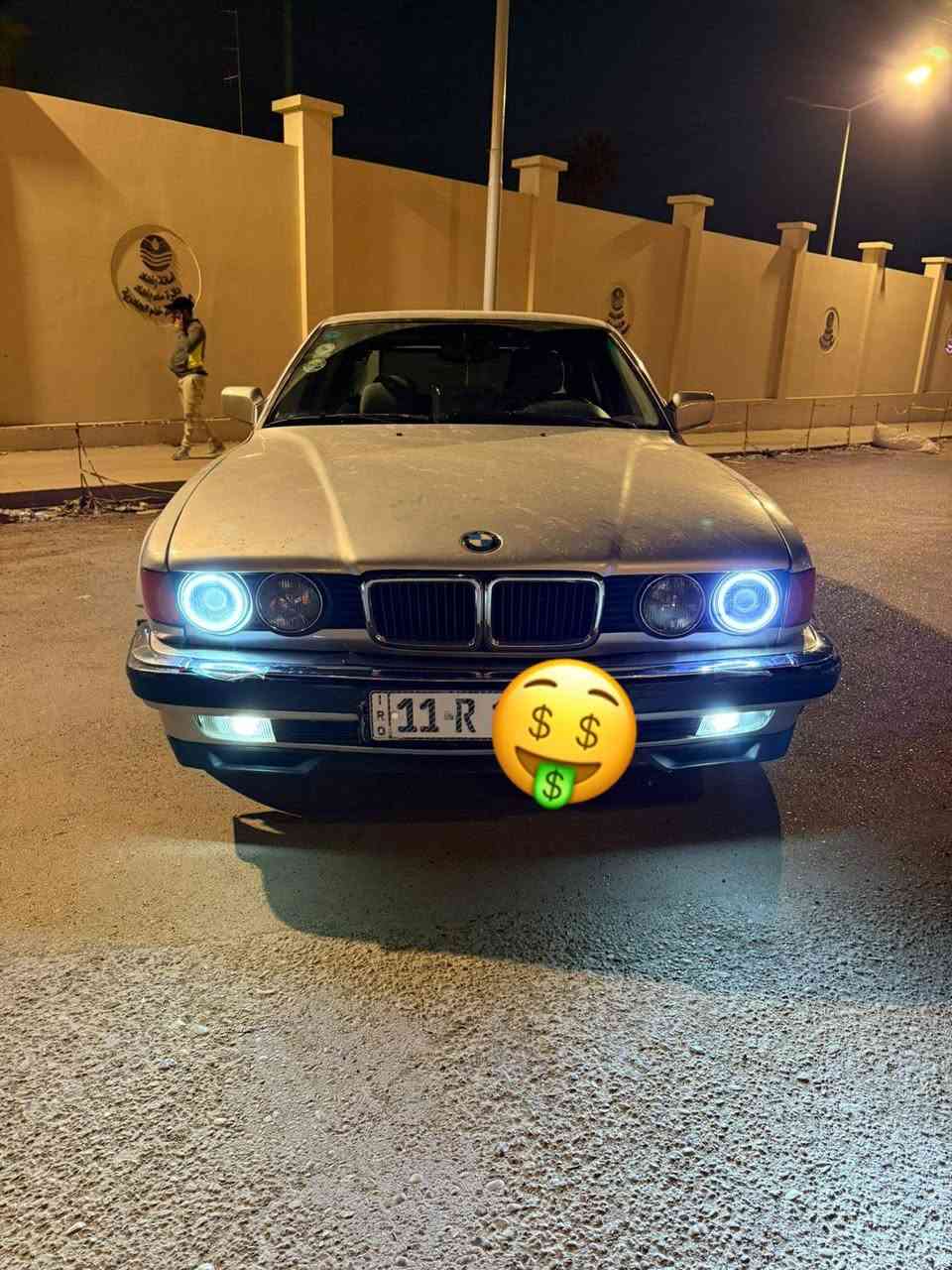 سلام عليكم ورحمة الله وبركاته
للبيع او المراوس فقط بي ام 
موديل 94 أصل سنوية وبليت 
حجم 740 أصل رقم بغداد باسمي 
دبل جام             هزه جديده 
دبل جكمجه         مصبوغه عام
 دبل ايرباك          بدون حادث
منظومة زينون عالي ناصي اصلي حتى البروجتكر اصلي زينون
شاشة و كاميرا دوراه 
تبريد ثلج منظومة جديدة شاد
السيارة شديت اله كير و مكينه 44 يابانية شرط الفحص و وصل الشراء موجود قبل شهرين من شديتهن 
السيارة مال جناي متعوب عليها 
مكان السيارة 
 بغداد شارع فلسطين 
 السعر المطلوب 85 وبيه مجال بسيط 
رقم الهاتف *********** 
آسف على الاطالة

