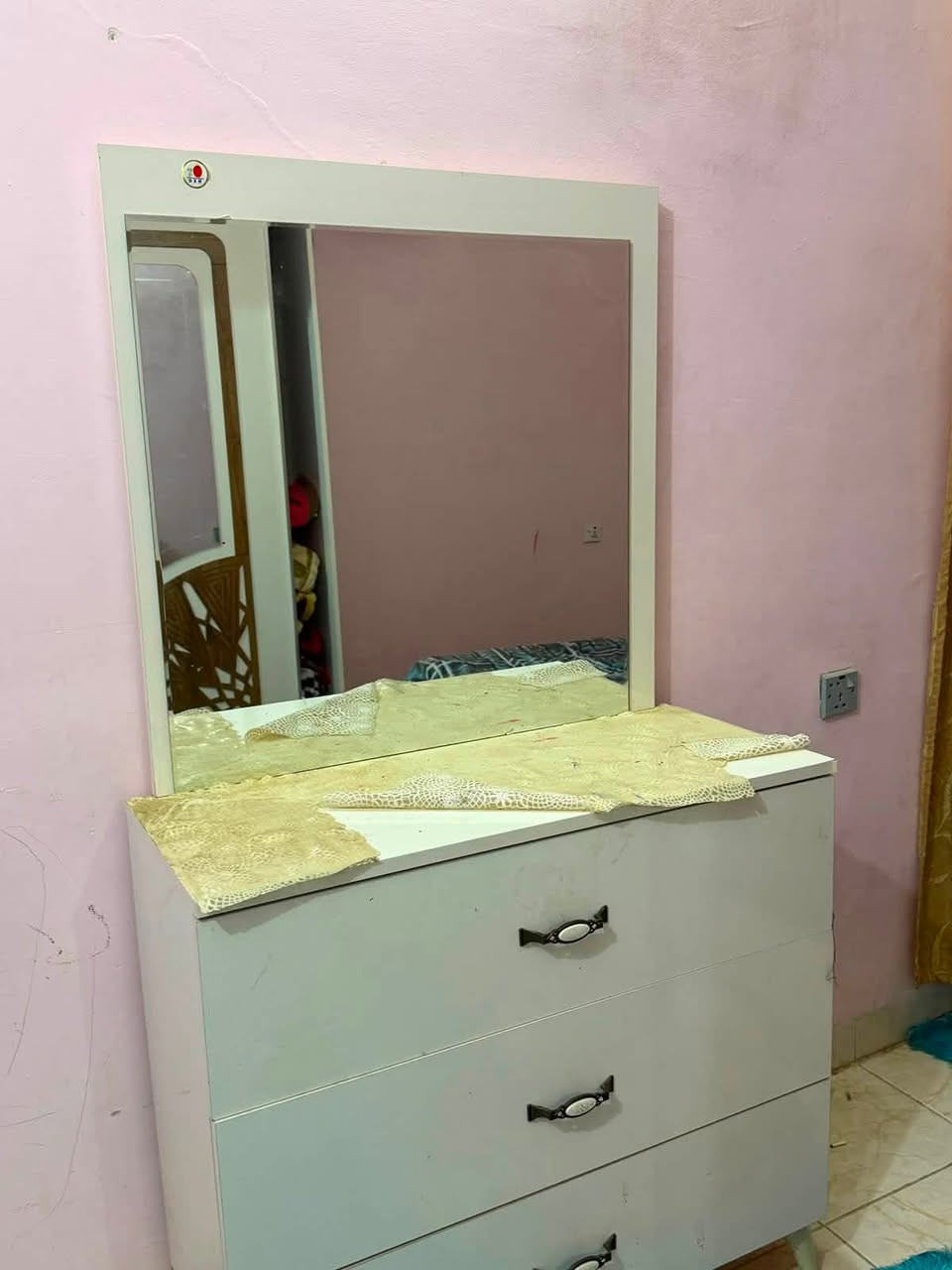 قنفات حرف L ب50غرفه شبابيه كنتور وجربايه ب70وبيها مجال
غرفه نوم نظيفه كلش رايديهه ب325وبيها مجال 

مكان اربيل داره تو 

+964 770 844 5019
