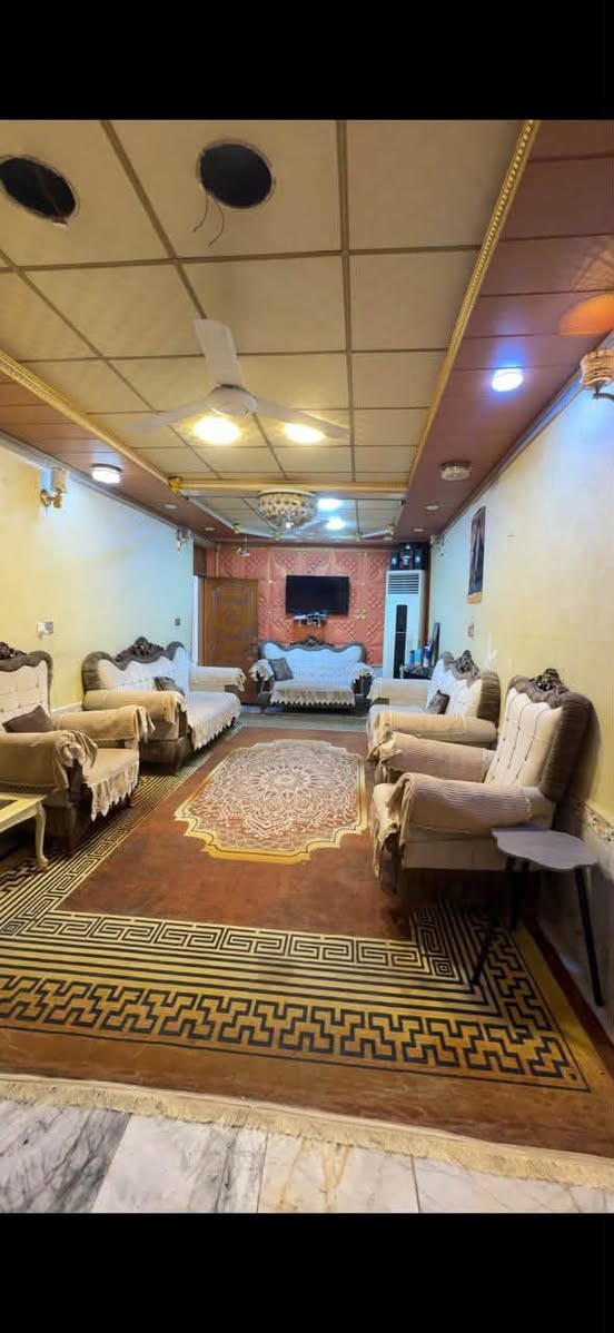 بيت للبيع المساحه 168م خلفي عرض الدربونه 2م
الموقع نهايه شارع الحبوبي قرب حديقه الدب 

طابقين البيت نظيف جدا 

الطابق الاول 

استقبال وصاله وغرفه نضام سويت مطبخ 

ومناور عدد 2 كبار "طارمه وحمامات داخليه وخارجيه 

الطابق الثاني 

غرف عدد4 كبار جدا 

صاله كبيره

 وحمامات  ٣x٣

بيتونه معزوله تصلح مخزن 

للاستفسار 

***********
