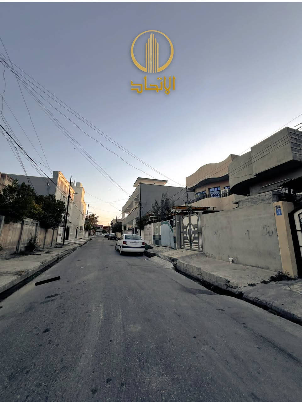 🏛⭐️دار للبيع او المعارضة⭐️حي المحاربين🏛
⬅️قرب شارع العجزة
⬅️موقع مميز
⬅️️ مساحـة   150 متر
⬅️واجهة 7 متر
⬅️أتجاه شروق تام
⬅️طابقين 
⬅️الطابق الاول يحتوي على ، كراج ، مطبخ ، استقبال ، هول ، صحيات ،٢ غرف نوم ، 
⬅️الطابق الثاني ،هول ، صحيات ، ٣ غرف نوم ،
⬅️تحويل مباشر
⬅️شارع ١٢
#مكتب_الاتحاد_لتجارة_العقارات_والمقاولات 
لمعرفة الاسعار وباقي العروض انضم لقناة التلكرام 
https://t.me/etihad0

لمعرفة الاسعار وباقي العروض انضم لقناة الواتساب 
https://whatsapp.com/channel/

تفاصيل اكثر يرجى مراجعة المكتب
_______________
🏛  مكتب الاتحـــاد للعقار 🏛
الفرع الاول : شارع المصارف الرئيسي 
الفرع الثاني: الصديق الاولى بداية سايدين البحرين 

***********
***********
***********

نستقبل عقاراتكم و طلباتكم على الارقام اعلاه

نص مكتوب في الصور:
- الإتحاد
- الاتحاد