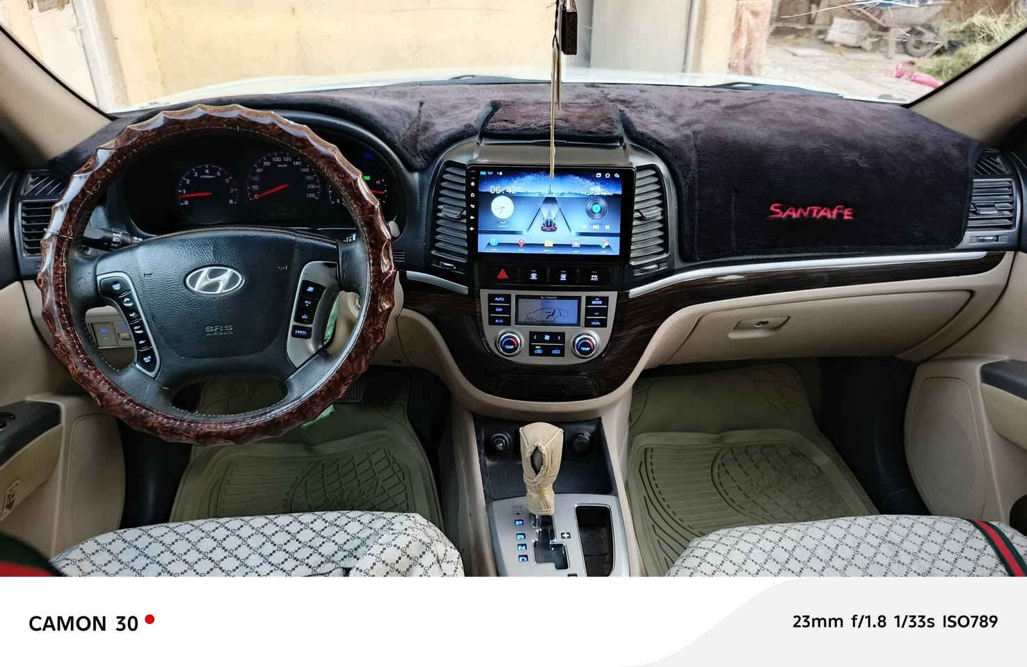 السلام عليكم
🚘 للبيع | هيونداي سنتافي 2012 خليجي مكفولة كفالة عامة 

🔹 محرك 3.5 V6
🔹 قوة 276 حصان
🔹 قير أوتوماتيك 6 سرعات
🔹 دفع رباعي AWD
🔹 7 ركاب 
🔹 مكيف قوي أمامي وخلفي ❄️
🔹 كاميرا خلفية 📷
🔹 حساسات اصطفاف
🔹 تحكم بالمقود
🔹 مثبت سرعة
🔹 بصمة تشغيل
🔹 فتحة سقف 
🔹 مواصفات مناسبة لأجواء العراق🌡️

💪 سيارة عائلية قوية ومريحة، ومحرك الـV6 

📌 الخليجي معروف بتحمله للحرارة والأجواء الحارة.

📞 للاستفسار والتواصل: ***********
