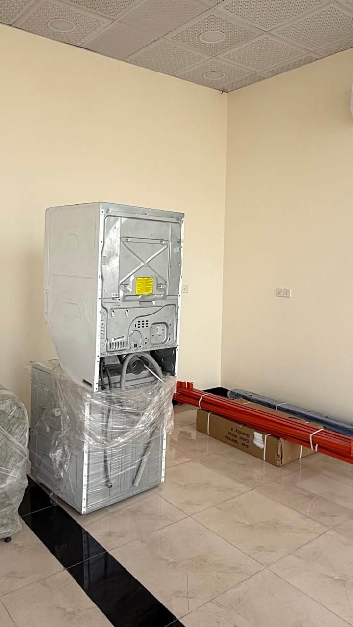 سلام عليكم 
غساله +جفافه طابقين 
تغسل بطانيه وجفف بطانيه 
سعرها 550
البصرة: كرمه علي الناحيه 
الرقم: ***********
