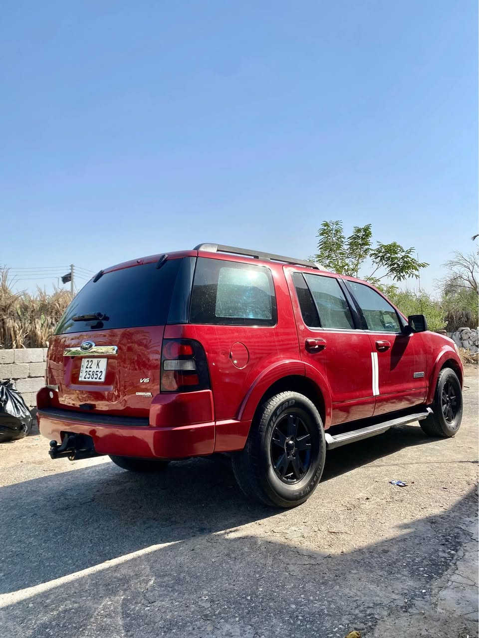 للبيع: فورد إكسبلورر(دفع رباعي) 7راكب 
 الموديل: 2007
 المحرك: V6- 4000
 نظام الدفع: دفع رباعي (4X4)
 التبريد: تبريد مركزي ممتاز 
محرك كير بالشرط 
 الحادث: 3 قطع صبغ فقط من جهة السكن (تعديل جمالي دون ضرر قوي)
 كزوز ريموت رياضي، ويل كمب أسود، دواسات جانبية، قفل مقطورة.
 الرقم: أربيل (جاهزة للتحويل).سنوية وهزة جديدة
 📍 الموقع: [البصرة ]
 💵 السعر: [85]وبيها مجال
 📞 للتواصل: [***********] أو خاص. البصرة, العراق
