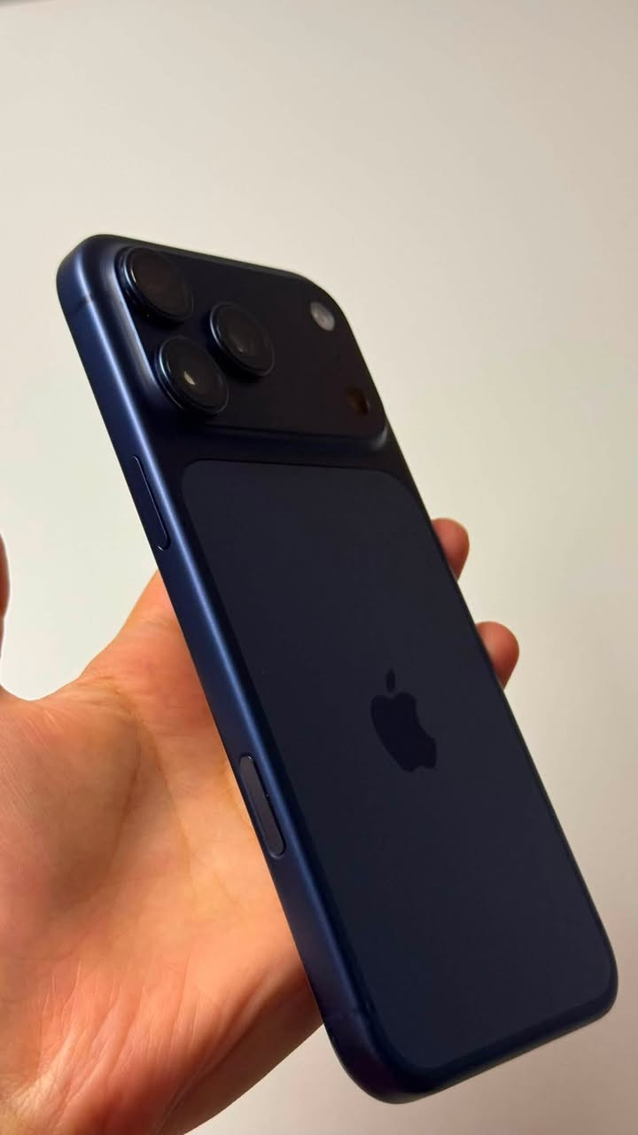 آيفون 17 برو ماكس 256GB 
نسخة esim
البطارية 98‎%‎
عدد دورات الشحن 215
النظافة واضحة بالصور 
السعر 1,650,000 
العنوان : بغداد / الشعب شارع عدن 
للإستفسار : ***********
