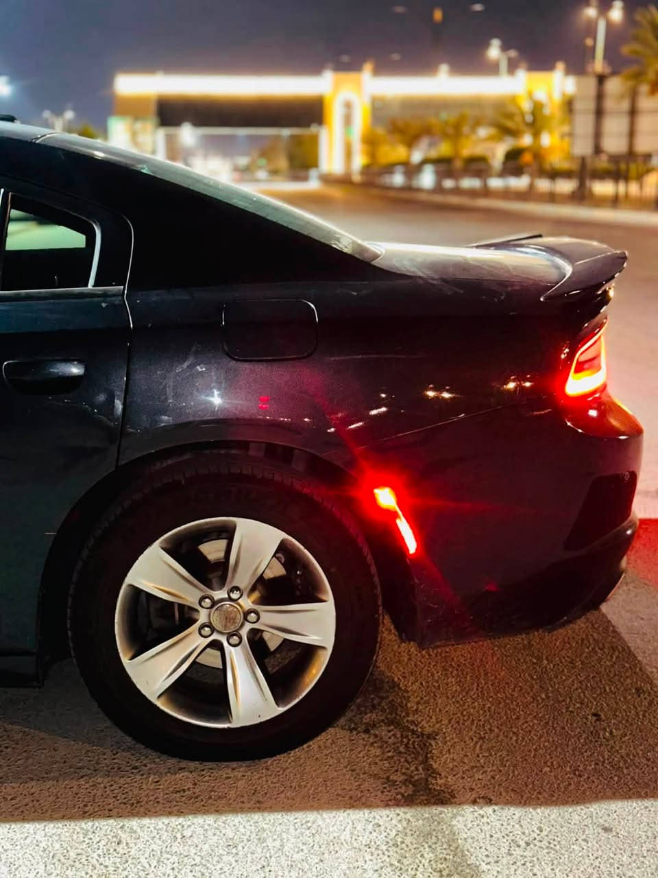 جارجر موديل 2019
فئه SXt فل كامل
محرگ 3600 ، V6
لون نفطي لماع
ماشيه 114 الف ميل
كير محرك مكفول 
سياره بحاله الوكاله ونضافه فول عاليه جدا 
الكفاله 
بدون صبغ 
ضربته فقط قبق جنطه معجون وصبغ وع كد اصبع من الجاملغ الامامي من جوه معجون وصبغ ضربه كلش حلوه وبسيطه 
بدون دواخل بدون ايرباك الحمدلله سياره نضيفه جدا ومال بيت مامتعوبه استخدامه وقت الحاجه فقط 
المواصفات 
بصمه تشغيل 
تشغيل ع بعد 
ابواب بصمه 
كامره خلفيه مع حساسات خلفيه
تحكم بلستيرن 
مثبت سرعه
مصابيع وزنون اصلي
كشن كهرباء
ويل تايرات نضافه فول 

السياره نضافه فول والحمدلله مال بيت استخدامه وقت الحاجه
السعر 210 وبيه مجال 
الاتصال ***********
مكلف للنشر
