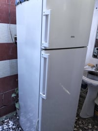ثلاجه للبيع ممصلحه ابد تجميد بروده كامله 150 وبيها مجال 07764132504