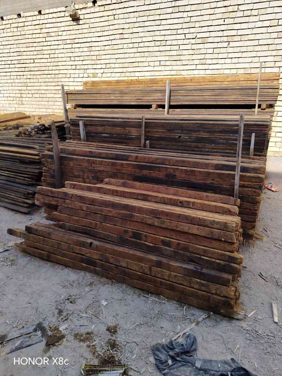 قالب خشب للبيع روسي تارس مساحه 300 متر العدد 15 مكب العنوان بابل ***********
