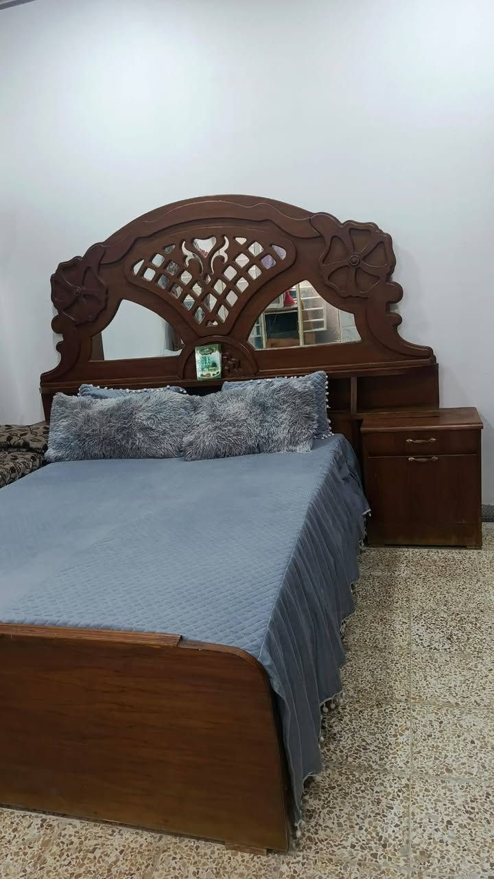غرفه نوم مستعمله نضيفه بدون دوشك السعر 600 وبيها مجال التواصل ***********
