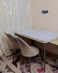 ميز طعام مع 4كراسي فقط للبيع مكاني الحريه دور الشؤن 07740269626
