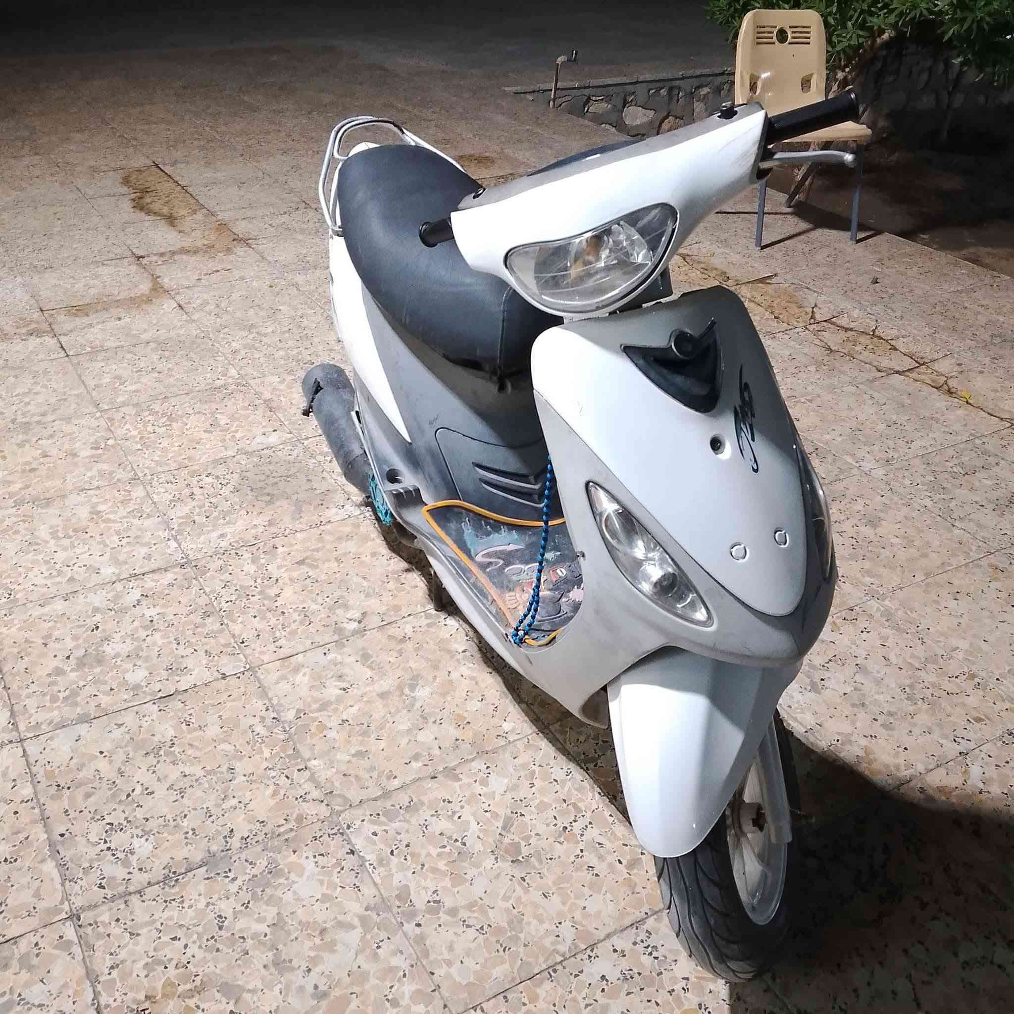 للبيع سلف هندر شغال كلشي بيه دراجه بطله نضافه 100 محرك مفتوح  سعر 450وبيه مجال مكان نجف كوفه خاص مفتوح

