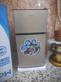 للبيع ثلاجه ٦ قدم بعدها بلكارتونه جديده مامشتغله اخذتها ١٦٠ الف قيم بم...