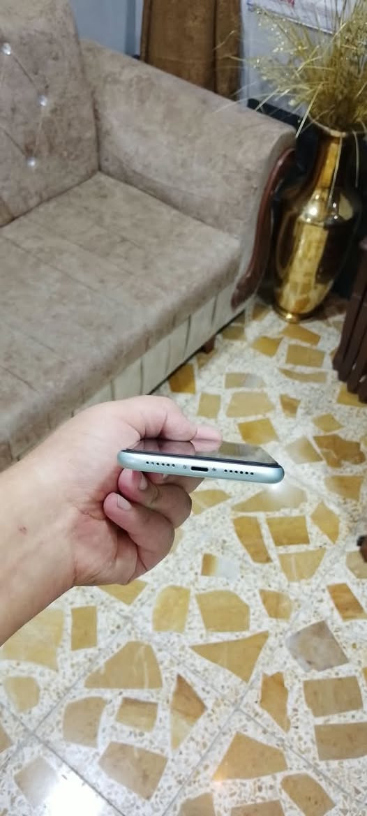 سلام عليكم 
iPhone 11 عادي 
ذاكرة 128
بطارية 74
فيس إيدي شغال 
دبلً سيم 
جهاز ما مفتوح بلادي 
نضيف كدام العين 
سعر 285 وبي مجال بسيط 
استفسار اكثر اتصل 
***********

***********
واتساب
مكاني موصل ايسر
