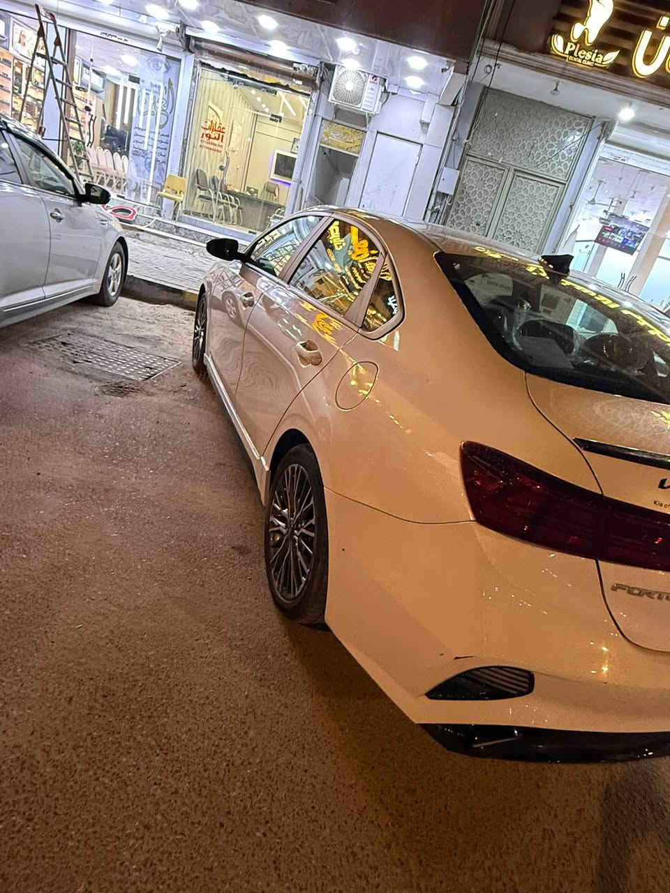 شلونهم الشباب كيا فورتي وراد امريكي موديل 2023 فول مواصفات جي تي لاين محرك 2000 دوش السيارة حرة بسمي بصرة تحويل ثاني يوم كفاله عامه مابيها حادث تقرير غرق تعمل وتسير من امريكا يعني ماطافيه السياره اجت مشتغله والباقي كفاله عامه العنوان البصره حي الشرطه السعر(158) وبيها مجال للاستفسار *********** ملاحظه بيهة حالوب خفيف

نص مكتوب في الصور:
- BIDCARS
